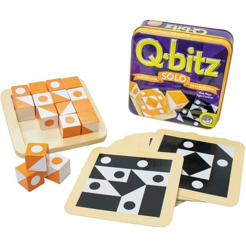 Utilice Q-bitz Solo como un desafío de una persona o para agregar otro jugador. Incluye un nuevo color y tarjetas de patrón adicionales al juego Q-bitz original. Esta versión de tamaño personal de Q-bitz incluye 20 nuevas tarjetas de patrones, una bandeja de madera, 16 cubos e instrucciones, todo empaquetado en una caja de hojalata apta para viajes.    Edad: 8 años +